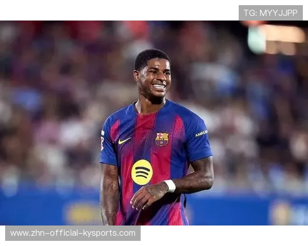 曼联中线突破制造空间，拉什福德巧射得手